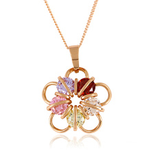 Fashion Jewelry Flower Pendant in Rose Gold Color